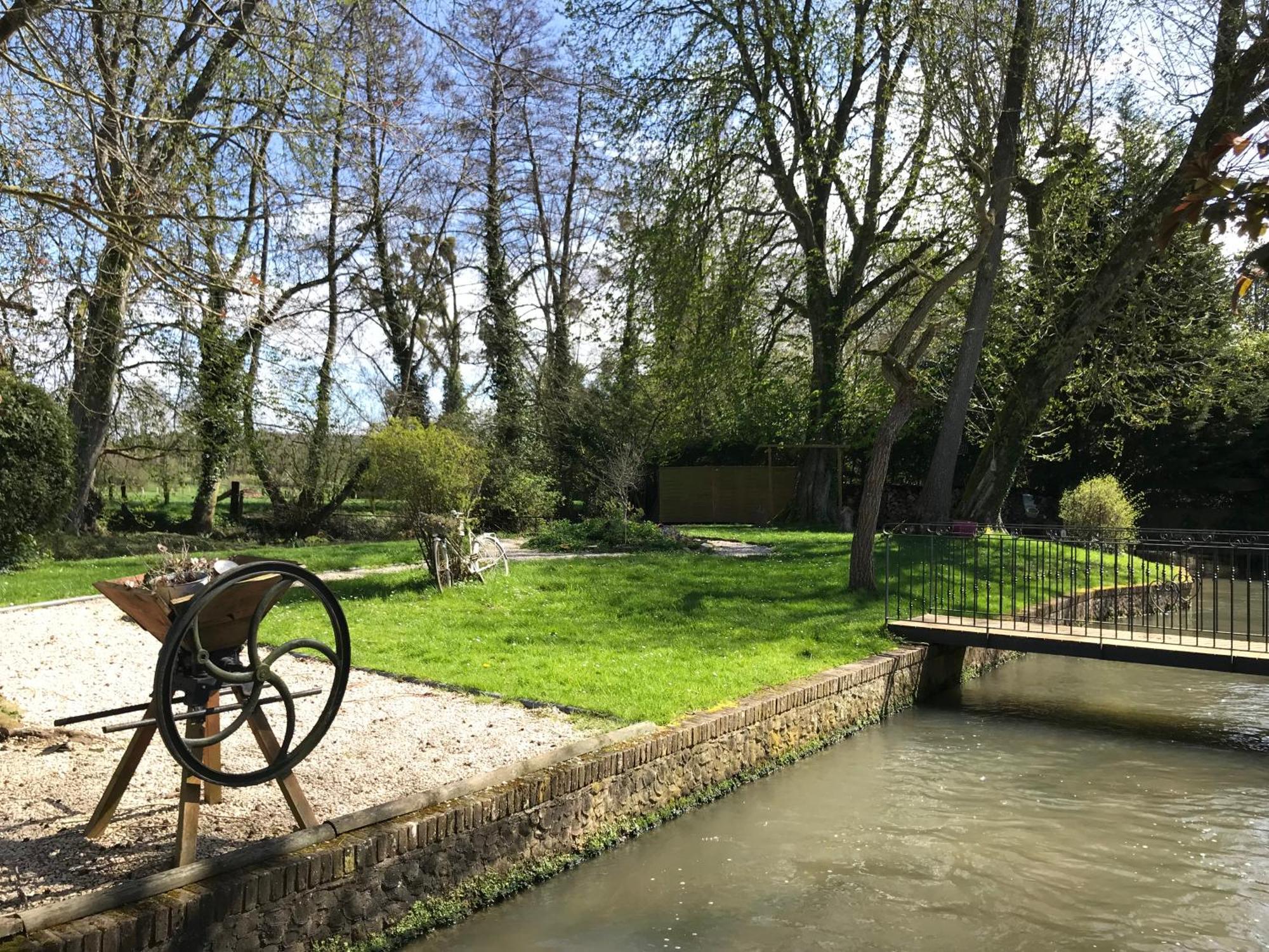 Logis - Hotel & Restaurant Moulin Des Forges Saint-Omer-en-Chaussée Eksteriør bilde