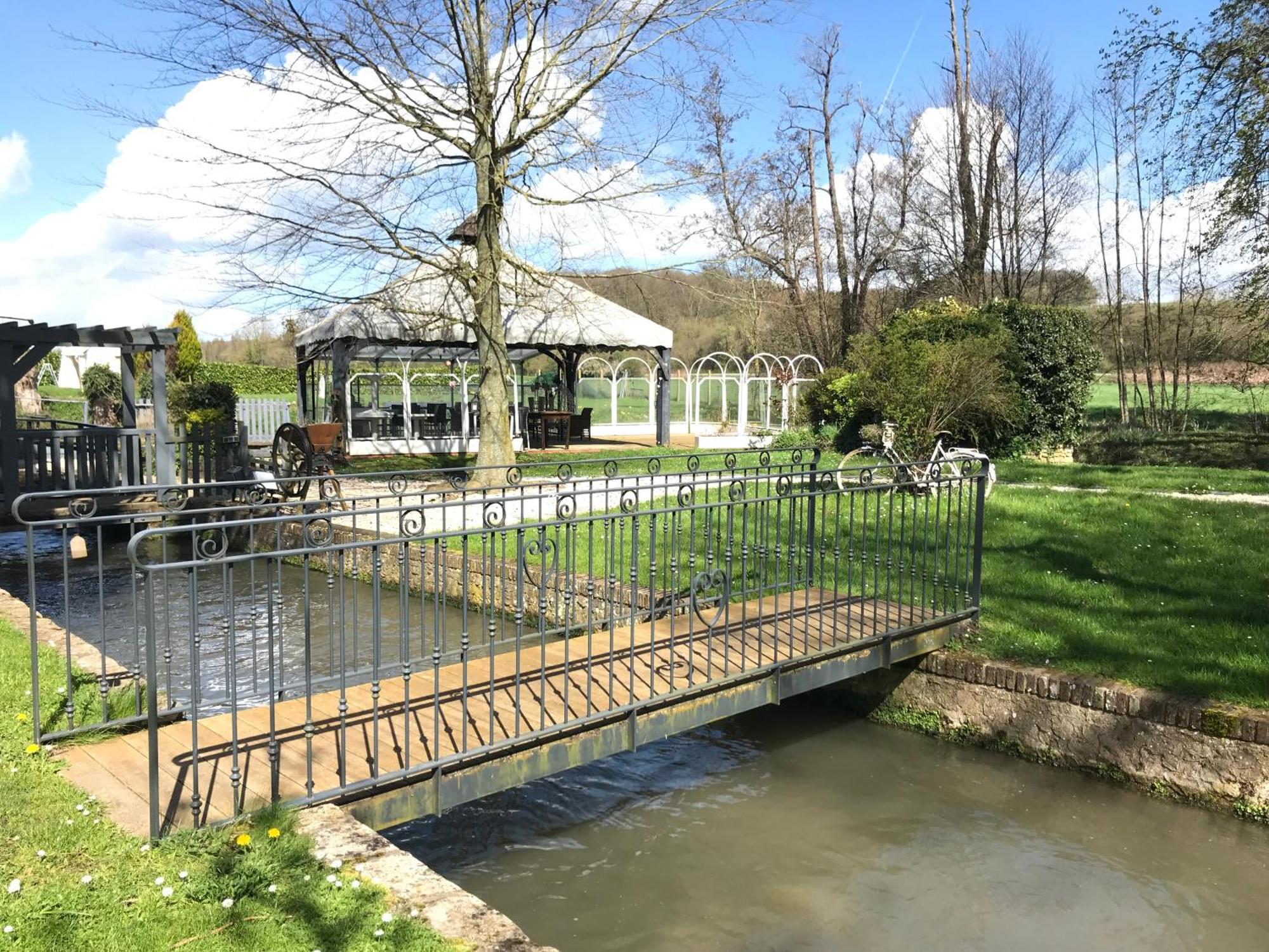 Logis - Hotel & Restaurant Moulin Des Forges Saint-Omer-en-Chaussée Eksteriør bilde