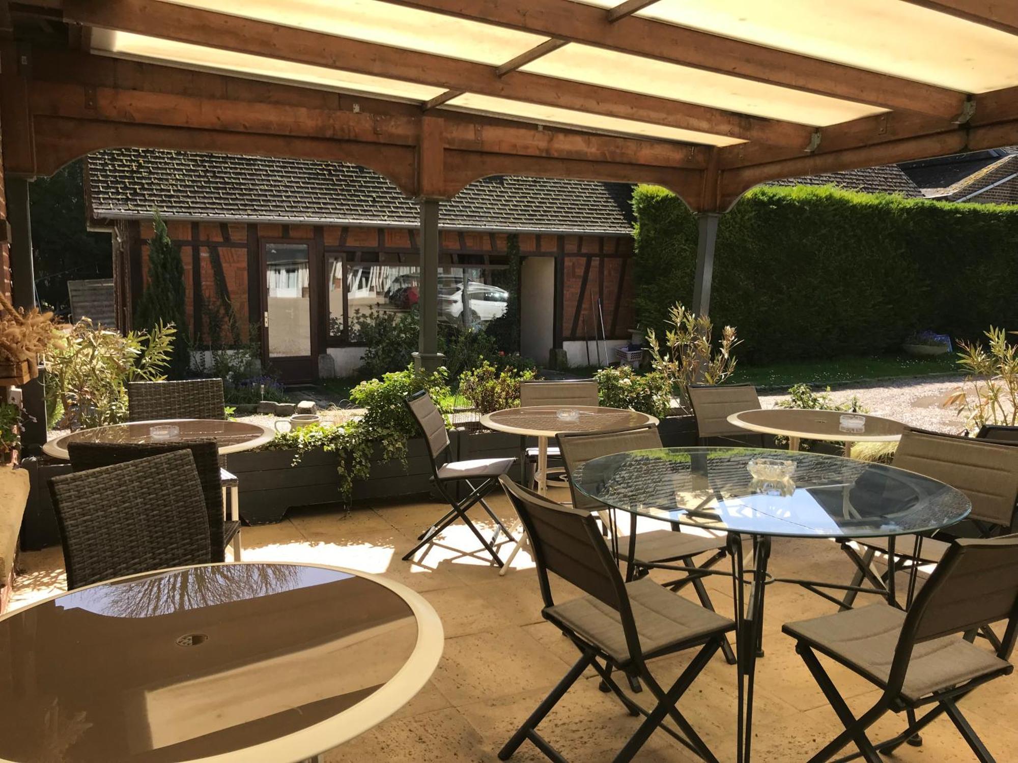 Logis - Hotel & Restaurant Moulin Des Forges Saint-Omer-en-Chaussée Eksteriør bilde